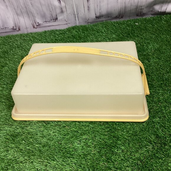 Vintage Tupperware Yellow Cake Rectangle Carrier Keeper Container w/ Handle - Picture 1 of 11